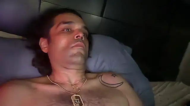 icebergslim281 live cam on StripChat