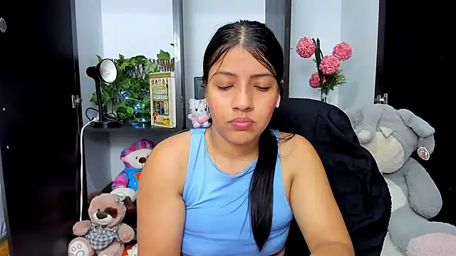 zara_cute live cam on StripChat