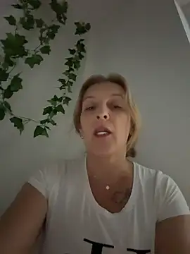 Hot-Milf4U webcam