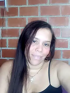alexandra-queen2 live cam on StripChat