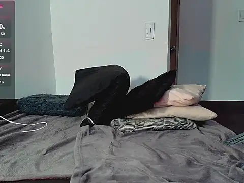Lucio__Fox live cam on StripChat