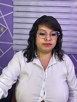 MiiaaJoness live cam on StripChat