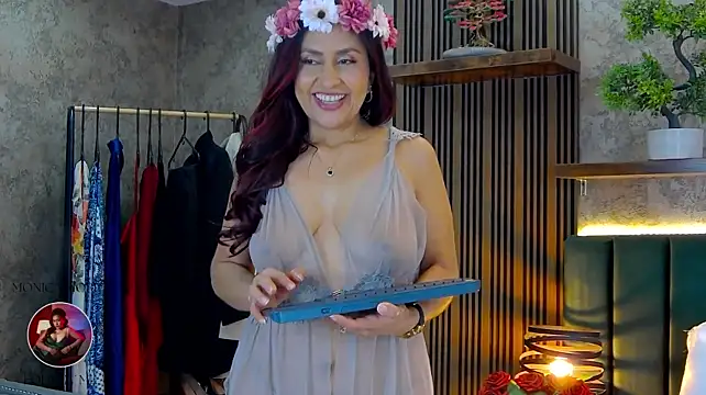 MonicaMoret live cam preview