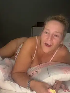 Blondnboujee53 webcam