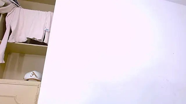 GoldenBoy_23 webcam