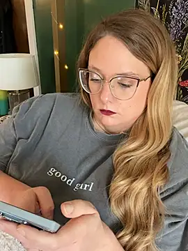 thatcutegirlwtheglasses webcam