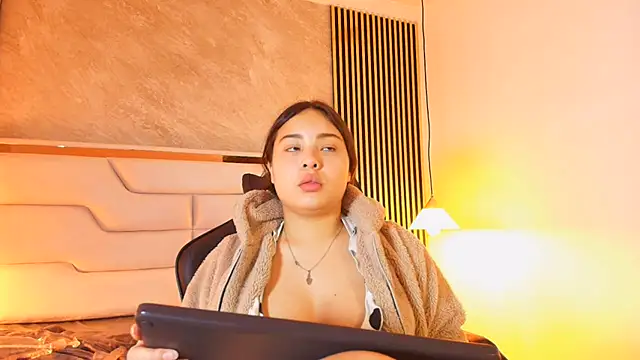 PamelaCollinsVS webcam