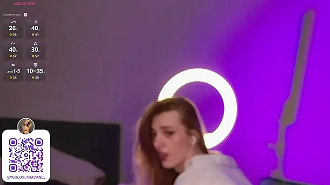 MiaKomoi live sex cam