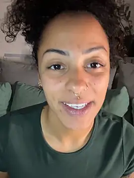 SweetPetiteNoir webcam