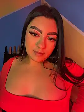 Laulin_TayyyX webcam
