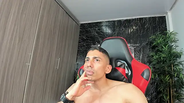 Erik_castle webcam