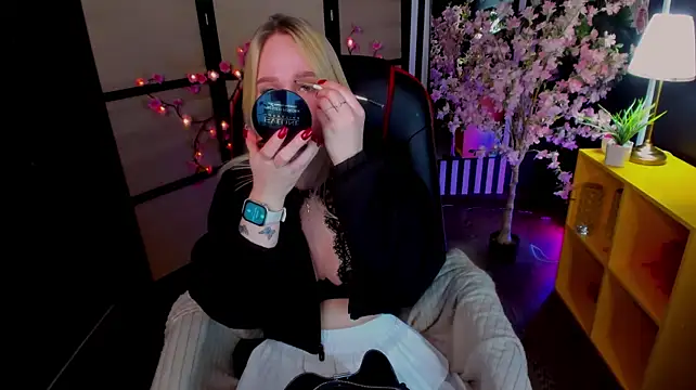 Blondie_Muse webcam