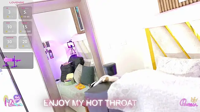 Luna_Naughty1 webcam