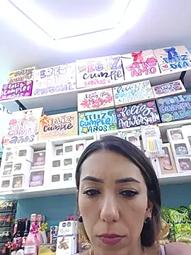 LunaZambrano live cam on StripChat