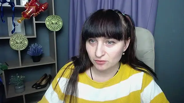 NinaFlawlees live cam on StripChat