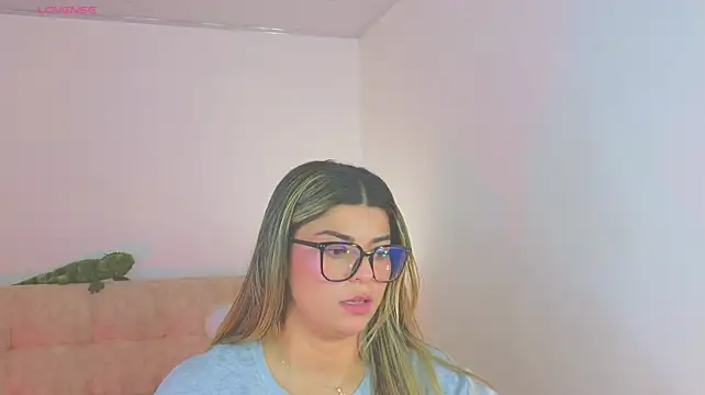 Thamy_stark live cam on StripChat