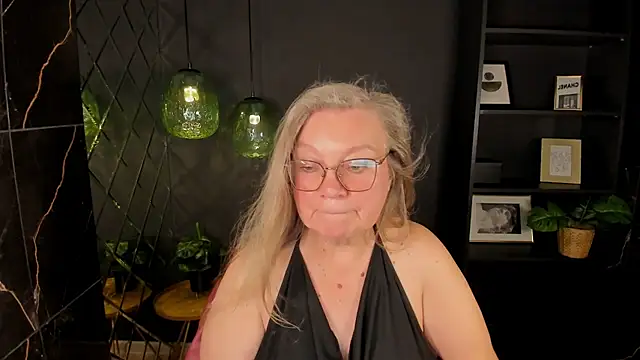 NataliMellow live cam on StripChat