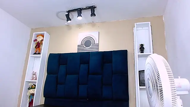 GoldenBoy_23 webcam