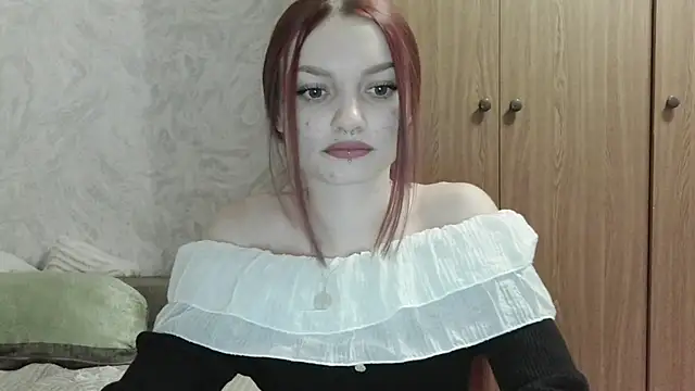Lola_SweetGlow live cam on StripChat