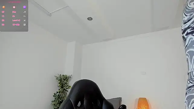Miin_yuna live cam on StripChat