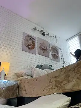 HollyT1 live cam on StripChat