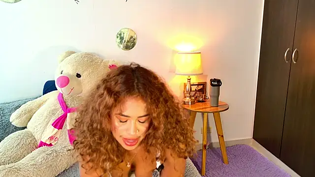 SarahCinnamon- live cam on StripChat