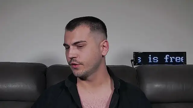 CrazyDom1 live cam on StripChat
