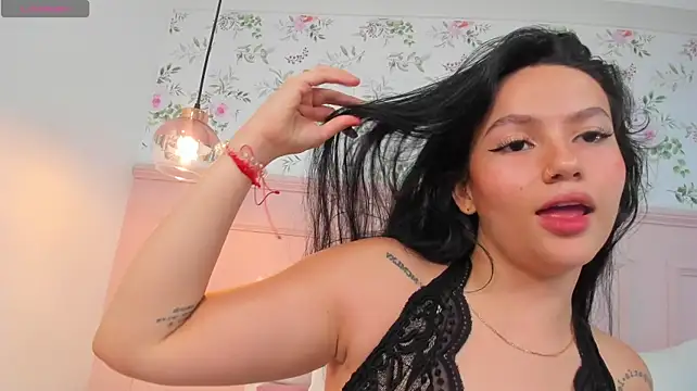 emma_rose29 live cam on StripChat