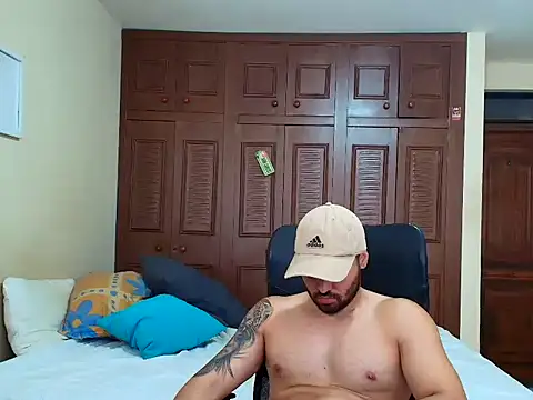 Valentinog live cam on StripChat