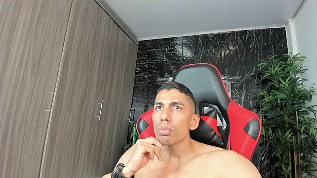 Erik_castle webcam