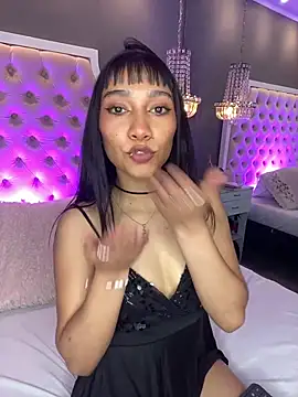 LaylaJames webcam