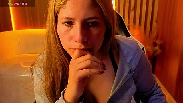 Aratna_Blonde_Tx webcam