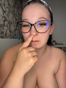 LittleChaosQueen live cam on StripChat