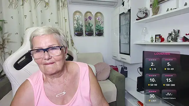 Selenna57 live cam on StripChat