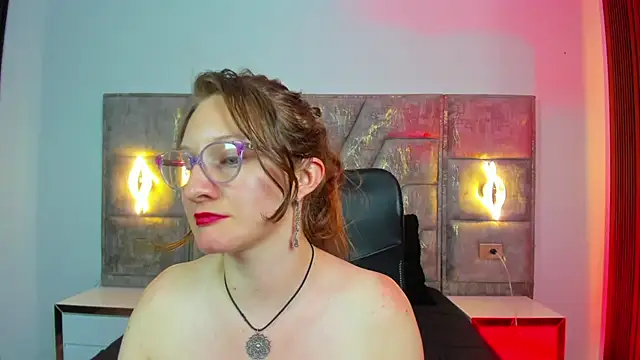 Lucy__Blondie webcam