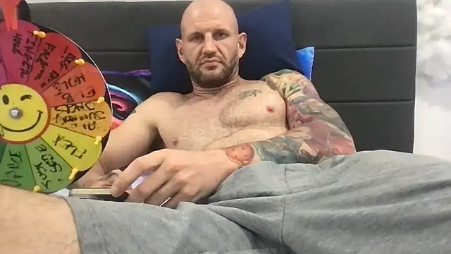 brianomally (Ask my age) - Flash dick for 5 min