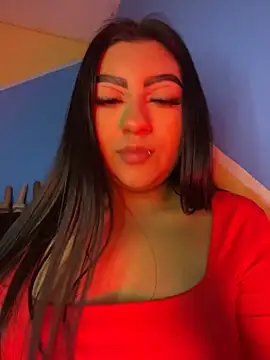 Laulin_TayyyX webcam