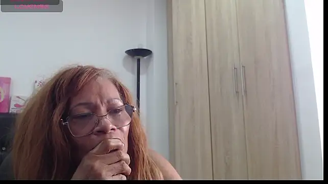 BustyMilf_ webcam