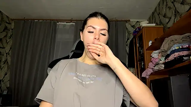 LilyMinimum live cam on StripChat