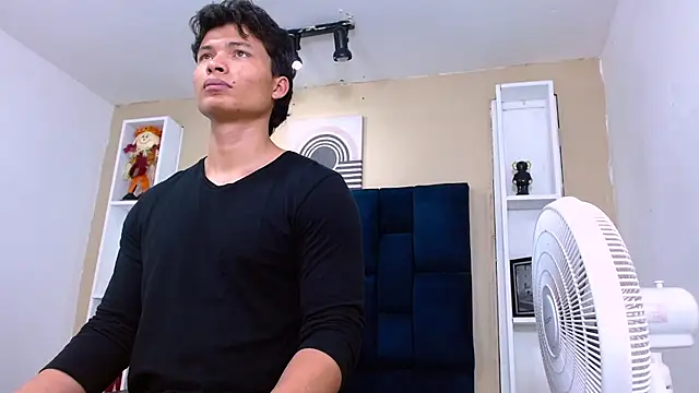 GoldenBoy_23 webcam