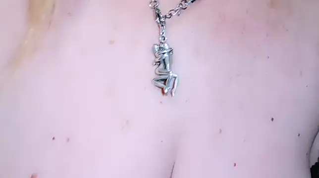 LadyAndTransy webcam
