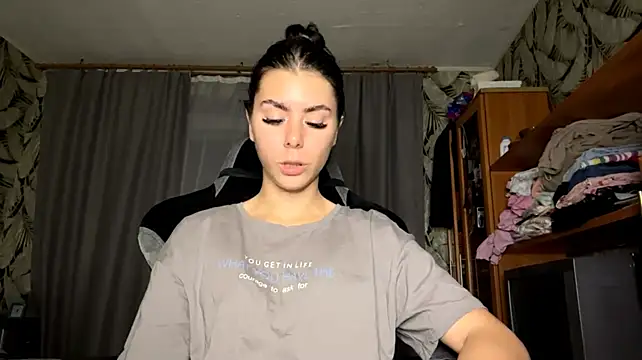 LilyMinimum live cam preview