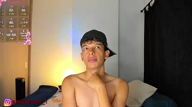 Maxfrost1 live cam on StripChat