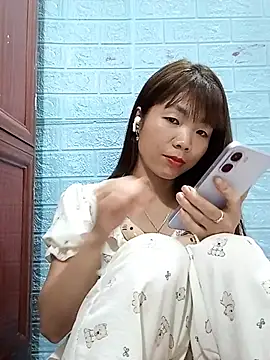 AmyLinee01 live sex cam