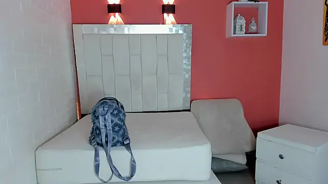 Alanna_hot3 live cam on StripChat