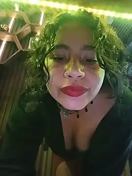 Yaya_paid captura de la sala en vivo en Stripchat