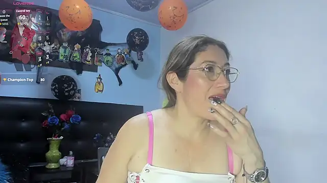 kaylaMinov_ live cam on StripChat