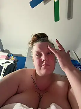 busty-bella1