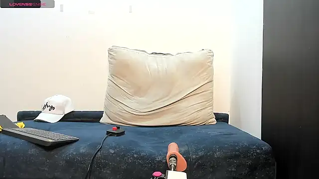 Dirtyboyhot live cam preview