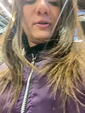 AlejandraMilano live cam preview